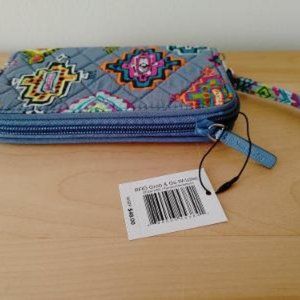 VERA BRADLEY BNWT RFID Grab & Go Wristlet RETIRED PATTERN